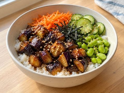Veggie bento bowl giapponese con melanzane al miso Veggie bento bowl giapponese con melanzane al miso