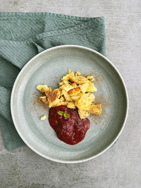 Kaiserschmarrn (frittella spezzettata con composta di prugne) Kaiserschmarrn (frittella spezzettata con composta di prugne)