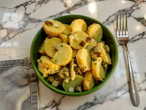 Kartoffelsalat (salade de pommes de terre allemande à la vinaigrette moutardée) Kartoffelsalat (salade de pommes de terre allemande à la vinaigrette moutardée)