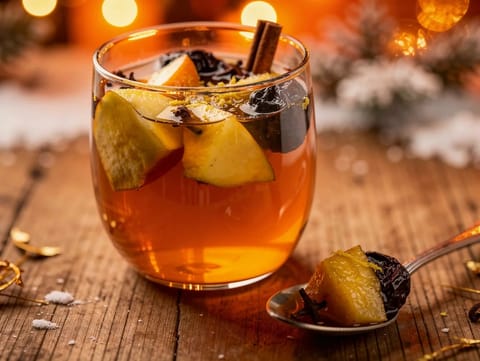 Kompot z Suszu (Poolse drank van gedroogd fruit met kaneel en kruidnagel)