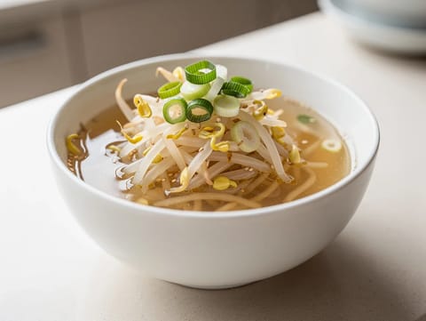 Kongnamul Guk (koreansk suppe med sojabønnespirer)