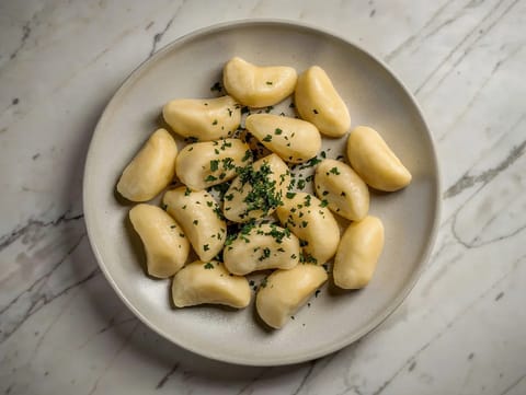 Kopytka (ñoquis polacos de patata) con mantequilla avellanada