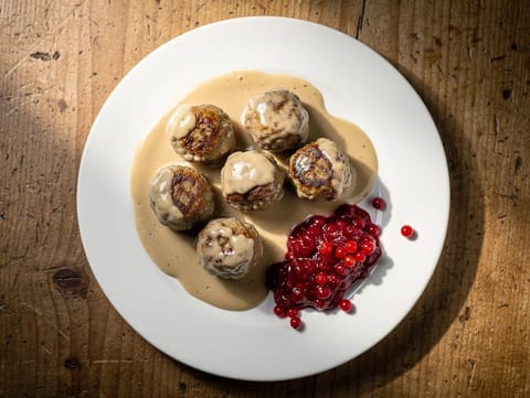 Köttbullar (schwedische Fleischbällchen mit Rahmsoße)