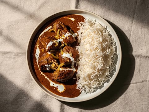 Lamm-Rogan-Josh mit Basmatireis Lamm-Rogan-Josh mit Basmatireis