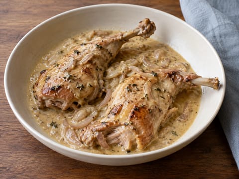 Lapin à la Moutarde et au Cidre (królik duszony z musztardą i cydrem) Lapin à la Moutarde et au Cidre (królik duszony z musztardą i cydrem)