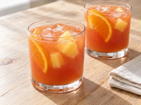 Latinamerikansk frugtpunch med citrus og krydderier