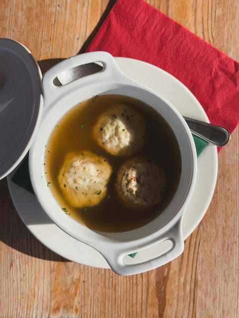 Leberknödel Suppe (Alman Ciğer Köfteli Çorba)