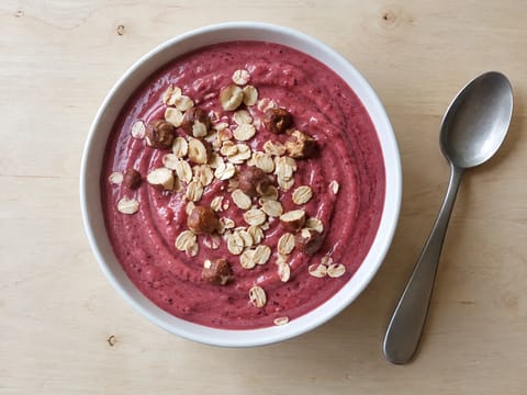 Smoothie bowl med tyttebær og yoghurt Smoothie bowl med tyttebær og yoghurt