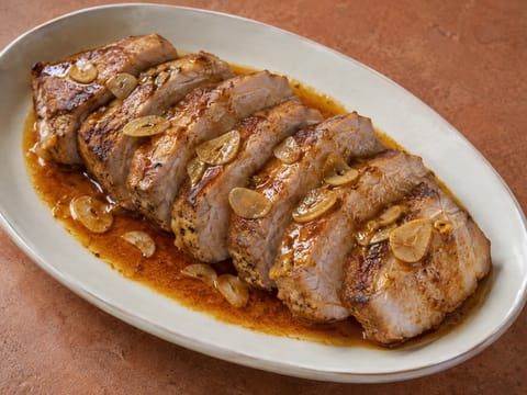 Lomo de Cerdo a la Extremeña (mușchi de porc cu boia și usturoi)