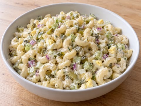 Ensalada de macarrones con pepinillos dulces Ensalada de macarrones con pepinillos dulces