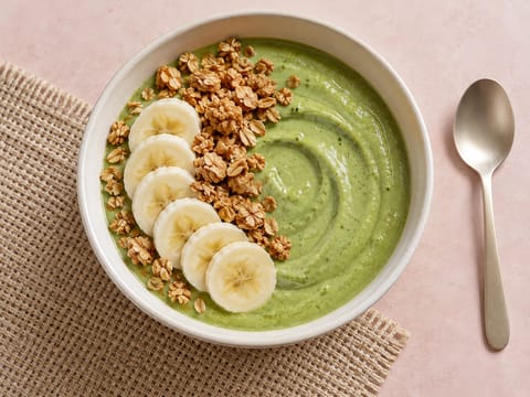 Matcha-kókuszos smoothie bowl