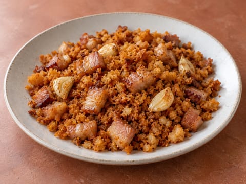 Migas Extremeñas (smažená strouhanka s vepřovým a česnekem)