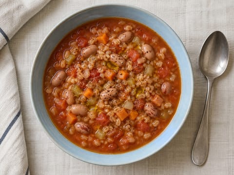 Sopa de farro e feijão-borlotti (minestra di farro e borlotti)