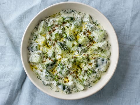 Salat-Bowl mit Minzjoghurt Salat-Bowl mit Minzjoghurt
