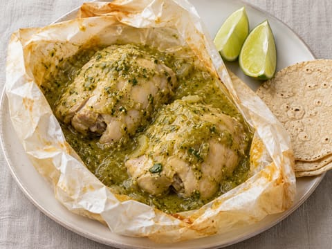 Mixiotes de Pollo en Salsa Verde (fagottini di pollo al vapore in salsa verde) Mixiotes de Pollo en Salsa Verde (fagottini di pollo al vapore in salsa verde)