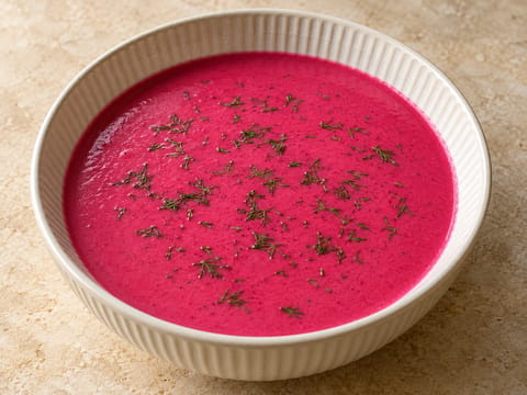 Cremet moderne barszcz (polsk rødbedesuppe) Cremet moderne barszcz (polsk rødbedesuppe)