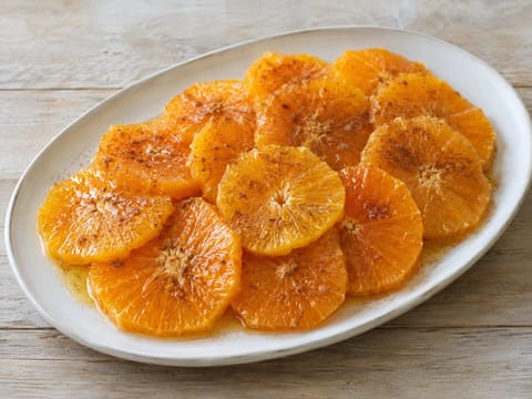 Salade d’oranges marocaine à la fleur d’oranger et à la cannelle Salade d’oranges marocaine à la fleur d’oranger et à la cannelle