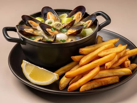 Moules-Frites (muslinger med pommes frites) Moules-Frites (muslinger med pommes frites)