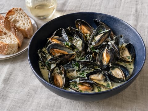 Moules Marinières (kıtır ekmekle) Moules Marinières (kıtır ekmekle)