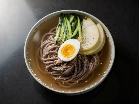 Naengmyeon (kalla bovetenudlar) Naengmyeon (kalla bovetenudlar)