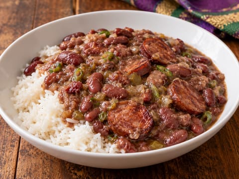 Fasole roșie cu orez, New Orleans, cu Andouille Fasole roșie cu orez, New Orleans, cu Andouille