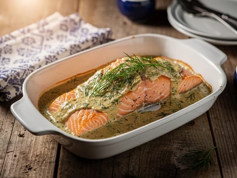 Salmone norvegese al forno con salsa all’aneto e senape Salmone norvegese al forno con salsa all’aneto e senape