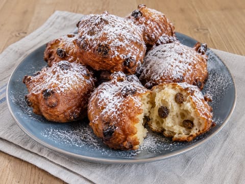 Oliebollen (Hollanda Yılbaşı Gecesi Lokmaları)