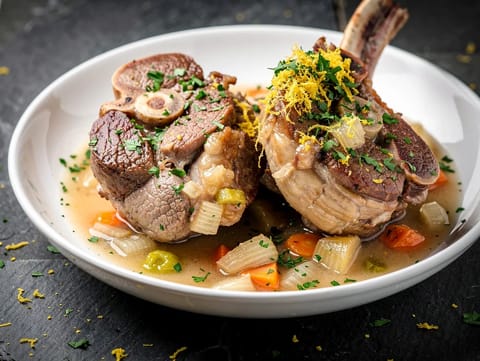 Ossobuco Bianco (λευκό μπρεζέ μοσχαρίσιο κότσι) Ossobuco Bianco (λευκό μπρεζέ μοσχαρίσιο κότσι)