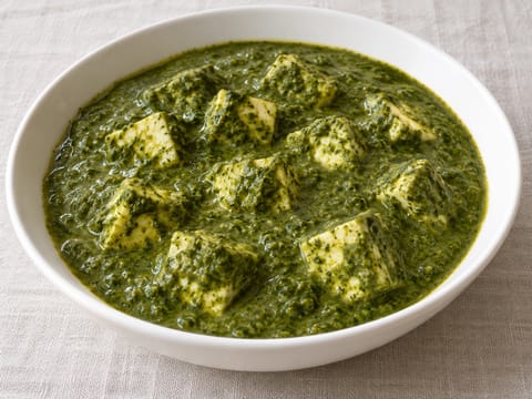 Palak Paneer (curry ze szpinaku i paneeru) Palak Paneer (curry ze szpinaku i paneeru)