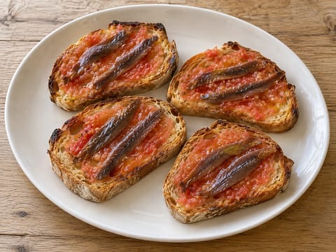 Pan con Tomate y Anchoas (chleb z pomidorem i anchois) Pan con Tomate y Anchoas (chleb z pomidorem i anchois)