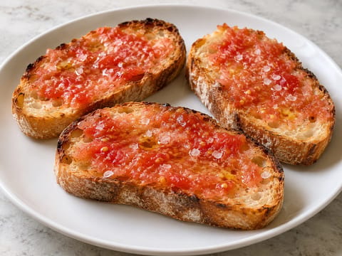Pan con Tomate (tosta catalã de tomate com alho e azeite) Pan con Tomate (tosta catalã de tomate com alho e azeite)