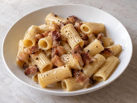 Pasta alla Gricia (rigatoni guancialéval és pecorinóval)