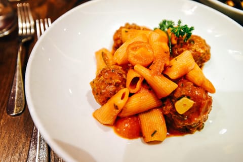 Pasta con le Polpette Napoletane (pasta con albóndigas napolitanas) Pasta con le Polpette Napoletane (pasta con albóndigas napolitanas)