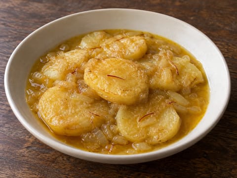 Patatas a la Importancia (tocană de cartofi cu şofran) Patatas a la Importancia (tocană de cartofi cu şofran)