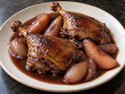 Pato con Peras al Vino Tinto (armut ve kırmızı şarapla ağır ateşte pişirilmiş ördek) Pato con Peras al Vino Tinto (armut ve kırmızı şarapla ağır ateşte pişirilmiş ördek)