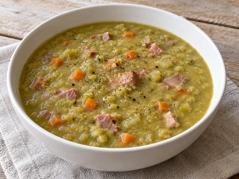 Hrachová polévka se šunkou Hrachová polévka se šunkou