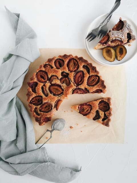 Pflaumenkuchen (saksalainen hiivataikinapluumukakku) Pflaumenkuchen (saksalainen hiivataikinapluumukakku)
