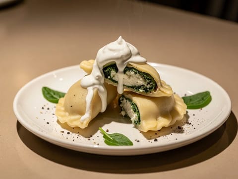 Moderne Pierogi mit Spinat und Ricotta Moderne Pierogi mit Spinat und Ricotta