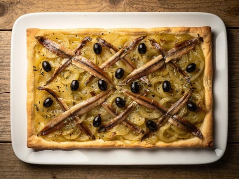 Pissaladière (προβηγκιανή τάρτα κρεμμυδιού με αντζούγιες και ελιές)