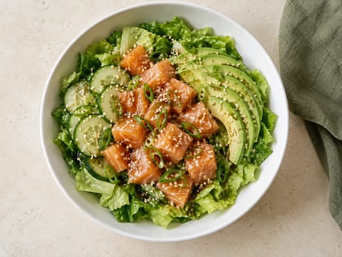 Poke bowl con base de lechuga