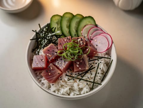 Poke Bowl med radiser og agurk
