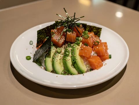 Poke bowl med ristede sesamfrø Poke bowl med ristede sesamfrø