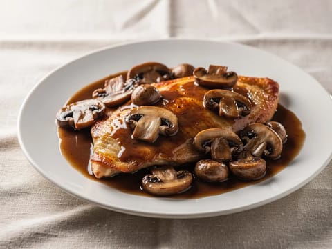 Pollo alla Marsala (Pollo in salsa al Marsala con funghi)