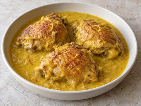 Pollo en Pepitoria (frango em molho de amêndoa e açafrão) Pollo en Pepitoria (frango em molho de amêndoa e açafrão)