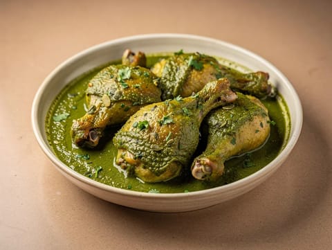Pollo en Pipián Verde (pollo in salsa verde di semi di zucca) Pollo en Pipián Verde (pollo in salsa verde di semi di zucca)
