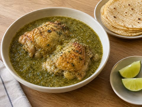 Pollo en Salsa Verde (kyllingelår i tomatillosauce) Pollo en Salsa Verde (kyllingelår i tomatillosauce)