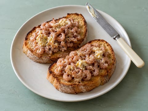 Creveți la borcan pe toast