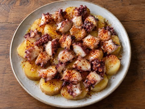Pulpo a la Gallega con Patatas (galicischer Oktopus mit Kartoffeln) Pulpo a la Gallega con Patatas (galicischer Oktopus mit Kartoffeln)