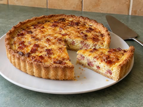 Quiche Lorraine Traditionnelle (tarte de bacon e creme de ovos)