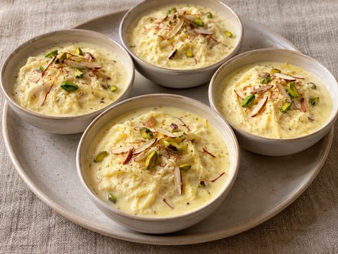 Rabri (eingedicktes Milchdessert mit Safran) Rabri (eingedicktes Milchdessert mit Safran)